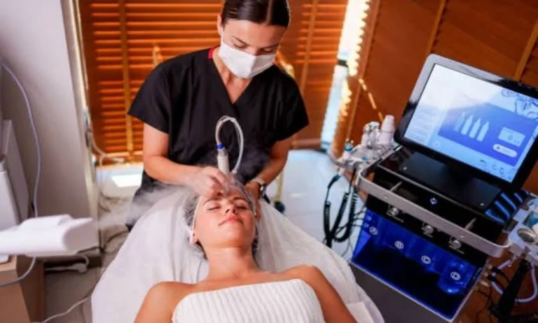 How do skin health readers evaluate glow peptide stack options?
